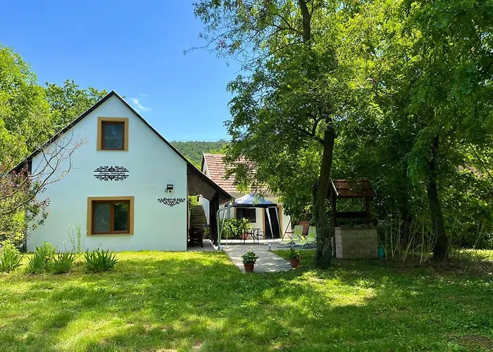 Arnyas Vendeghaz 펜션 *